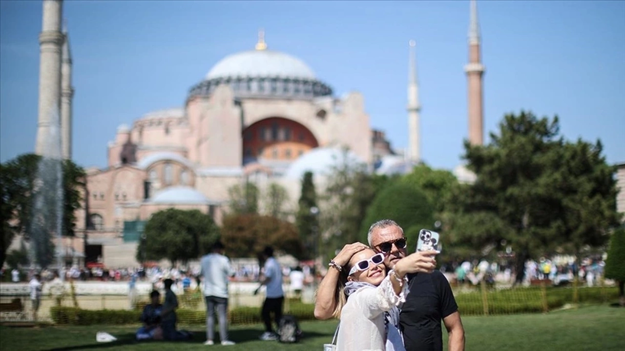İstanbul 9 ayda 13 milyon turistle turizm rekorunu kırdı 2