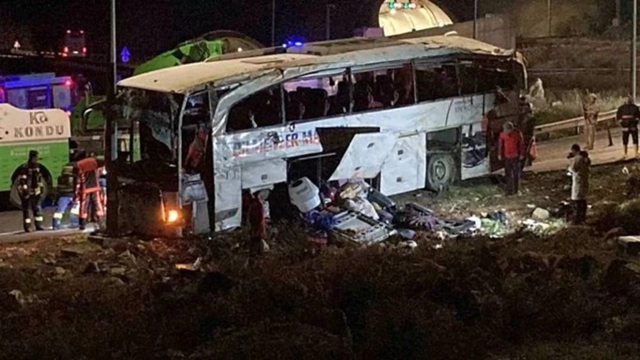 Aydıncık Ilçesinde Korkunç Kaza 9 Ölü 28 Yaralı!